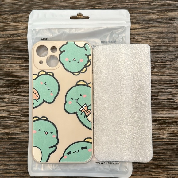iPhone 13 phone case - Picture 2 of 2